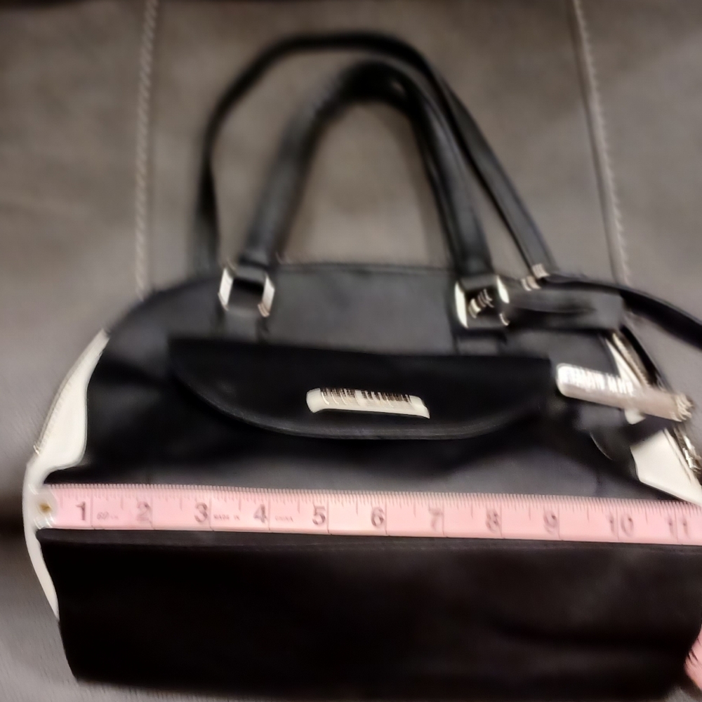 π£ππ 2 Purses/$15 πππ£ Steve Madden Black and White Purse - Picture 6 of 12